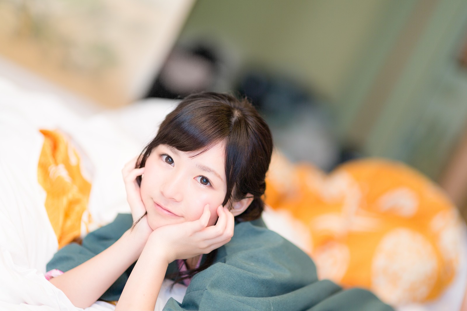 布団で寝ている