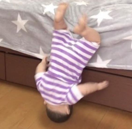 赤ちゃんの転落 落下防止にベッドガードを使用するのは待って