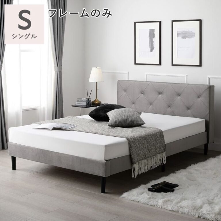 グレー